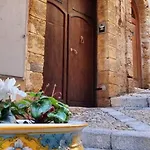 Terrazza Caracciolo تْشيفالو