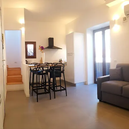 Terrazza Caracciolo Апартаменти *