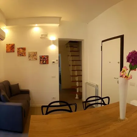 Terrazza Caracciolo Апартаменти *